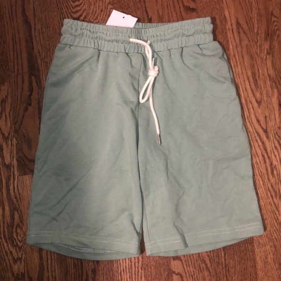 Small sweat shorts - Picture 2 of 3
